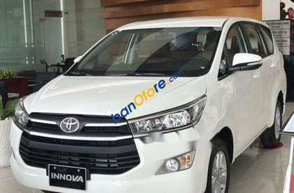Toyota Innova 2.0 E MT 2018 - Bán xe Toyota Innova 2.0 E MT năm 2018, màu trắng
