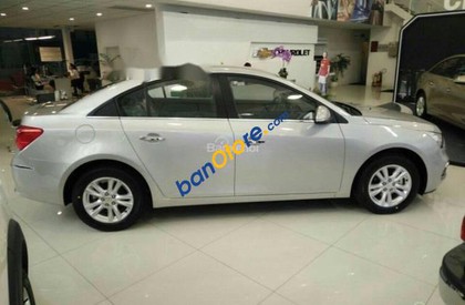 Chevrolet Cruze   2017 - Bán Chevrolet Cruze năm 2017, màu bạc