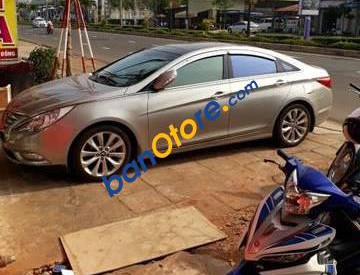 Hyundai Sonata 2010 - Bán Hyundai Sonata sản xuất 2010, màu bạc