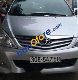 Toyota Innova 2010 - Bán ô tô Toyota Innova năm sản xuất 2010, màu bạc, 392 triệu