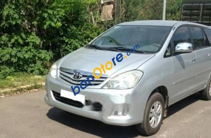 Toyota Innova 2009 - Bán Toyota Innova sản xuất 2009, màu bạc, giá chỉ 340 triệu