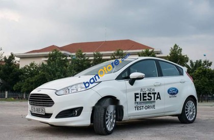 Ford Fiesta 2015 - Cần bán lại Ford Fiesta đời 2015, màu trắng 