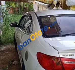 Hyundai Avante   2011 - Cần bán lại xe Hyundai Avante năm sản xuất 2011, màu trắng, nhập khẩu nguyên chiếc