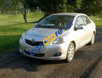 Toyota Yaris   2010 - Bán xe Toyota Yaris năm sản xuất 2010, màu bạc chính chủ giá cạnh tranh