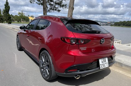 Mazda 3 1.5AT Prenium 2020 - Mazda 3 1.5AT Sport Prenium mua mới T11/2020 màu đỏ xe đẹp như mới