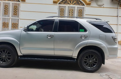 Toyota Fortuner 2015 - Bán Fortuner máy dầu số sàn đk 2015 chính chủ từ đầu.