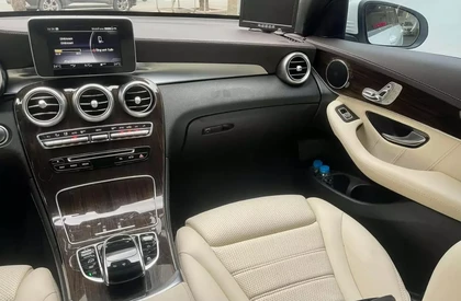 Mercedes-Benz GLC 200 2019 - CẦN BÁN NHANH Mercedes GLC200 Màu Trắng sản xuất 2019.