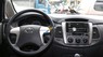 Toyota Innova E 2012 - Cần bán lại xe Toyota Innova E sản xuất 2012, màu bạc số sàn, 675tr