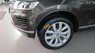 Volkswagen Touareg GP 2016 - Dòng SUV nhập Volkswagen Touareg 3.6l GP đời 2016, màu nâu, ưu đãi tốt nhất cho khách. LH Hương 0902608293