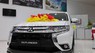 Mitsubishi Outlander 2018 - Bán xe Outlander tai Đà Nẵng, cam kết giá tốt, phục vụ chu đáo, gia tốt 808 tr, LH Quang 0905596067, vay nhanh lên đến