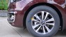Kia Sedona 2017 - Cần bán xe Kia Sedona năm sản xuất 2017, màu đỏ