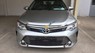 Toyota Camry 2016 - Cần bán xe Toyota Camry sản xuất 2016, màu bạc