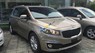 Kia Sedona 2.2 DATH 2016 - Bán xe Kia Sedona 2.2 DATH năm 2016, màu vàng