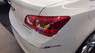 Chevrolet Cruze LT 1.6L 2017 - Cần bán Chevrolet Cruze LT 1.6L năm 2017, màu trắng