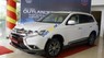 Mitsubishi Outlander 2.4 CVT 2017 - Bán ô tô Mitsubishi Outlander 2.4 CVT sản xuất 2017, màu trắng, xe nhập