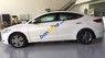 Hyundai Elantra   MT  2017 - Bán Hyundai Elantra MT năm sản xuất 2017, màu trắng, xe nhập 
