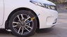 Kia Cerato 1.6 MT 2017 - Bán Kia Cerato 1.6 MT đời 2017, màu trắng, giá tốt