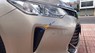 Toyota Camry 2.5Q 2016 - Cần bán gấp Toyota Camry 2.5Q đời 2016, màu vàng, xe chính chủ rất ít sử dụng
