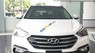 Hyundai Santa Fe 2.4AT -2WD 2017 - Bán Hyundai Santa Fe 2.4AT -2WD sản xuất 2017, màu trắng