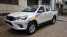 Toyota Hilux E 2017 - Bán Toyota Hilux E sản xuất năm 2017, màu trắng, giá cạnh tranh