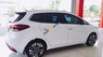 Kia Rondo GAT 2017 - Cần bán xe Kia Rondo GAT năm 2017, màu trắng, 689 triệu
