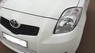 Toyota Yaris 2005 - Bán xe Toyota Yaris đời 2005, màu trắng, xe nhập, số tự động