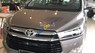 Toyota Innova 2.0E MT 2017 - Bán Toyota Innova 2.0E MT sản xuất năm 2017, màu xám, 743 triệu