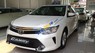 Toyota Camry 2.0E 2018 - Toyota Tân Cảng-Camry 2.0 Facelift model 2018 màu trắng camay - Tặng bảo hiểm, phụ kiện, trả góp 90%- SĐT 0933000600