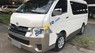 Toyota Hiace 2017 - Bán xe Toyota Hiace năm 2017, màu trắng, đi 12000km