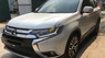 Mitsubishi Outlander 2.0 2016 - Cần bán xe Mitsubishi Outlander 2.0 2016, màu trắng, nhập khẩu nguyên chiếc