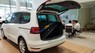 Volkswagen Sharan 2017 - Bán xe Volkswagen Sharan năm 2017, màu trắng, nhập khẩu