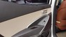 Hyundai Santa Fe 2.4 4WD 2017 - Cần bán lại xe Hyundai Santa Fe 2.4 4WD năm 2017, màu trắng
