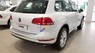 Volkswagen Touareg 2016 - Bán Volkswagen Touareg màu trắng, hỗ trợ trả góp 90% - Hotline 090.898.8862