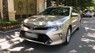 Toyota Camry E 2018 - Bán Toyota  Camry 2.0 2018, xe siêu lướt, màu vàng cát