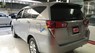 Toyota Innova E 2017 - Cần bán gấp Toyota Innova E sản xuất năm 2017, màu bạc