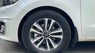Kia Sedona   2017 - Bán xe Kia Sedona đời 2017 màu trắng, nội thất nâu, trả trước 400 triệu nhận xe ngay