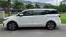 Kia Sedona 2017 - Bán xe Kia Sedona màu trắng đời 2017, máy dầu, trả trước 400 triệu nhận xe ngay