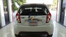 Chevrolet Spark 2016 - Bán Chevrolet Spark sản xuất 2016, màu trắng còn mới