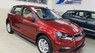 Volkswagen Polo 2020 - Volkswagen Polo Hatchback màu đỏ 2020 xe nhập khẩu giá chỉ 695 triệu, dòng xe đô thị