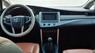 Toyota Innova E 2018 - Bán Toyota Innova E năm sản xuất 2018, màu bạc số sàn