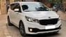 Kia Sedona 2017 - Nhà cần bán xe Kia Sedona 2017, màu trắng, giá chỉ 863 triệu