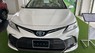 Toyota Camry 2.5HV 2022 - Cần bán Toyota Camry 2.5Hybrid 2022, màu trắng, nhập khẩu nguyên chiếc