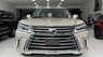 Lexus LX 570 2016 - Em đang có chiếc Lexus LX570 vàng cát nội thất kem sáng, xe sản xuất năm 2016 đăng ký tên cty đi được 5,8 Vạn Km 