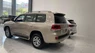 Toyota Land Cruiser 4.6 V8 2016 - Land Cruiser 4.6V8 2016, đăng ký tên tư nhân, xe 1 chủ, xe cực đẹp.