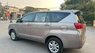 Toyota Innova 2.0E 2017 - Cần bán gấp Toyota Innova 2.0E 2017, màu xám